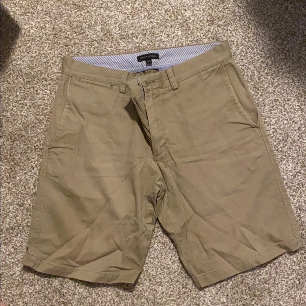Men’s size 32 Banana Republic khaki shorts